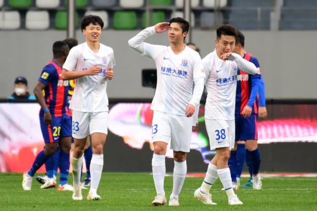 多多28官方-【中超】赵明剑任意球破门 青岛0比1负申花形势危急