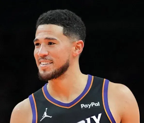 德文-布克不在伤病名单之中，明日可以出战国王